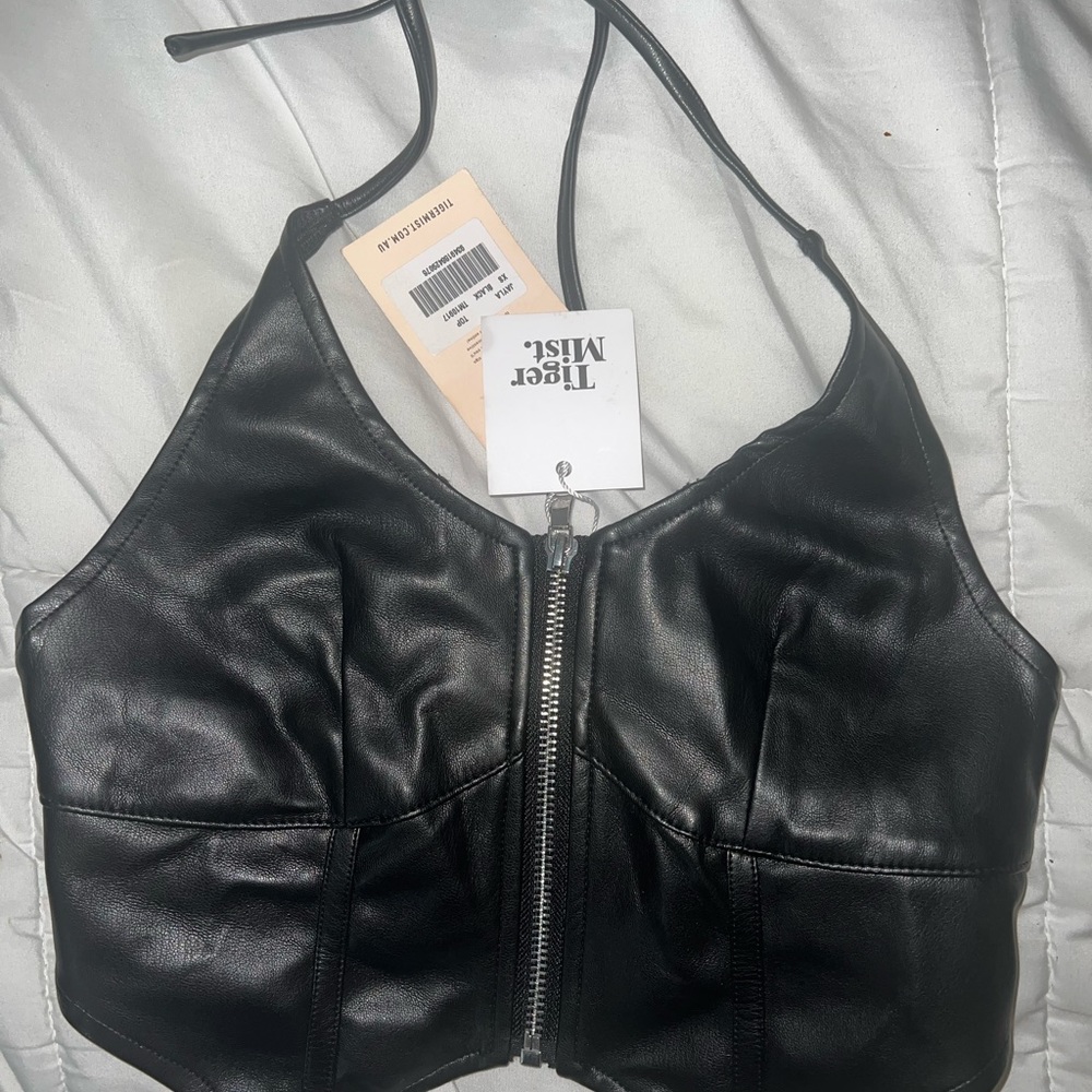#tigermist #leather #leathertop #halter
